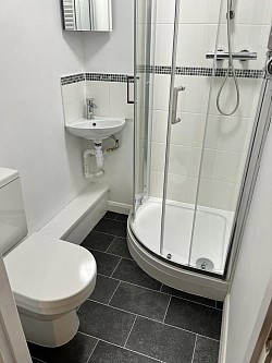 En-suite Shower Room & Toilet
