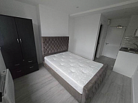 Studio to rent Chinbrook road, London