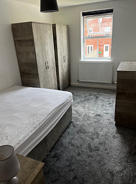 En suite room to let in Stafford